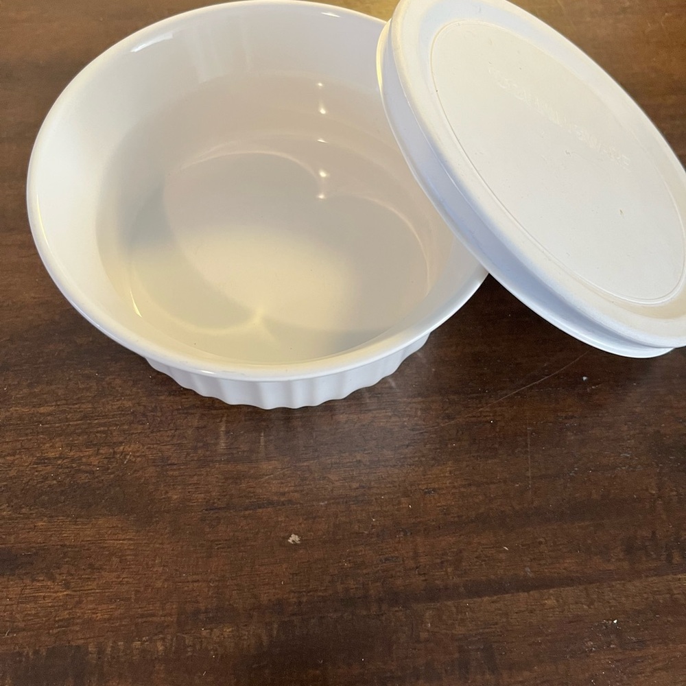 Corningware White Ceramic Round Baking Dish with Lid